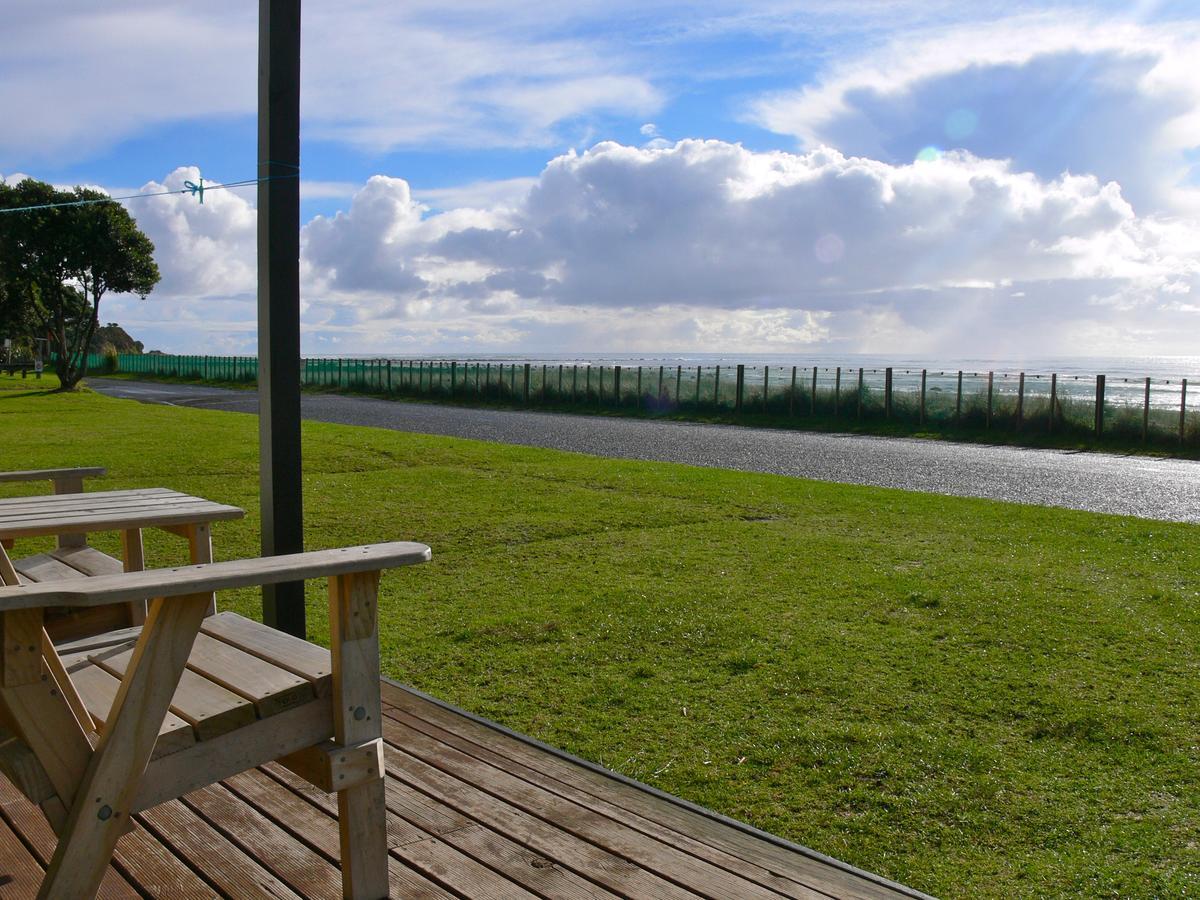 Oakura Beach Holiday Park Exterior foto
