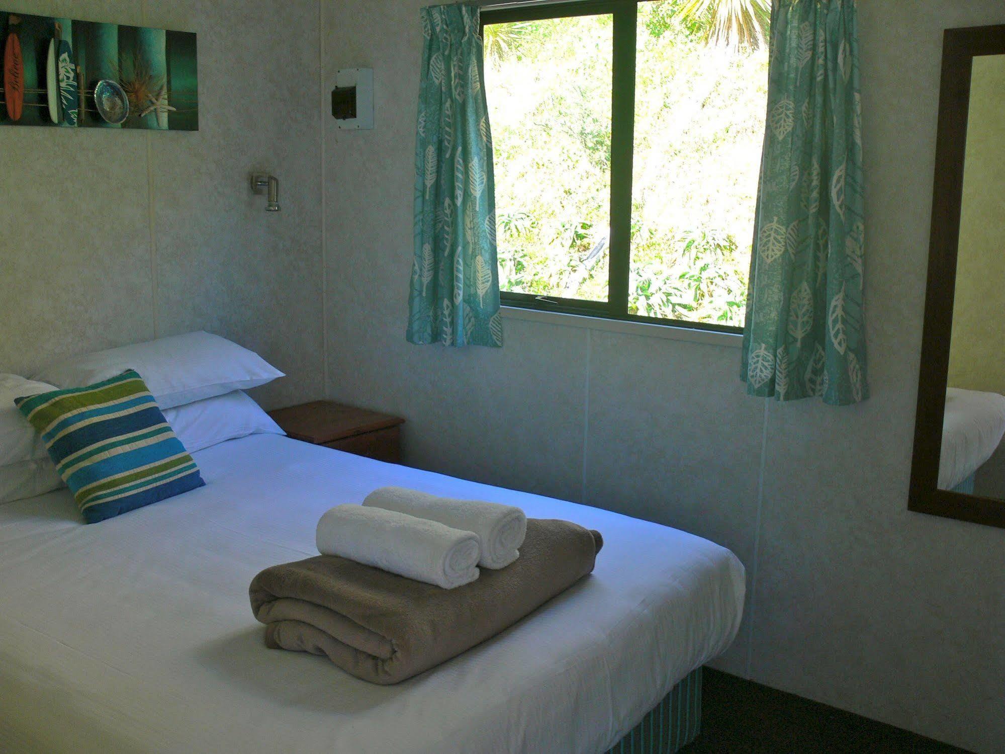 Oakura Beach Holiday Park Exterior foto