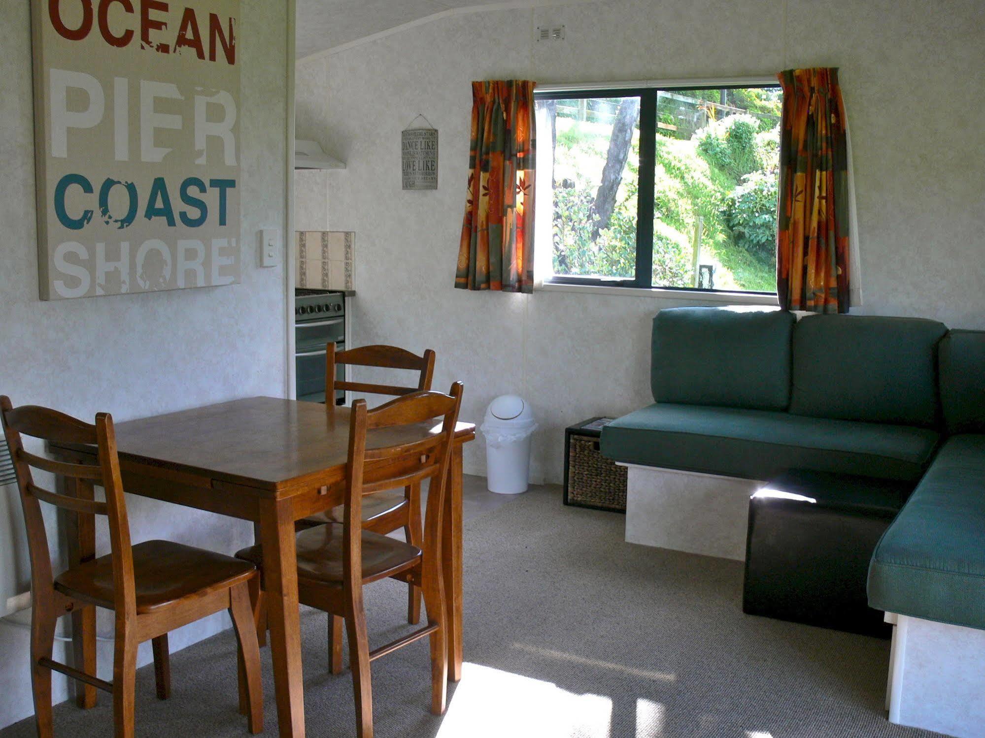 Oakura Beach Holiday Park Exterior foto