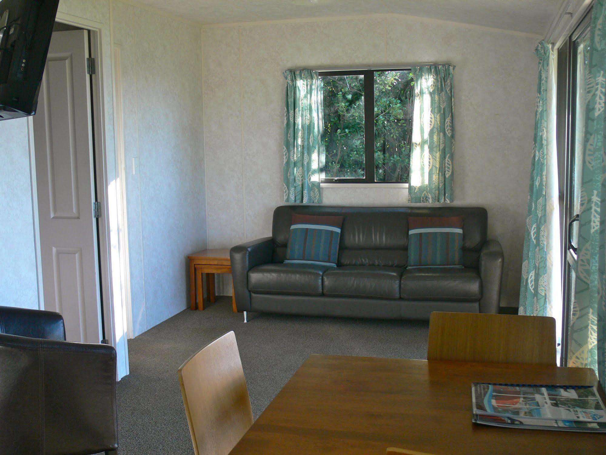Oakura Beach Holiday Park Exterior foto