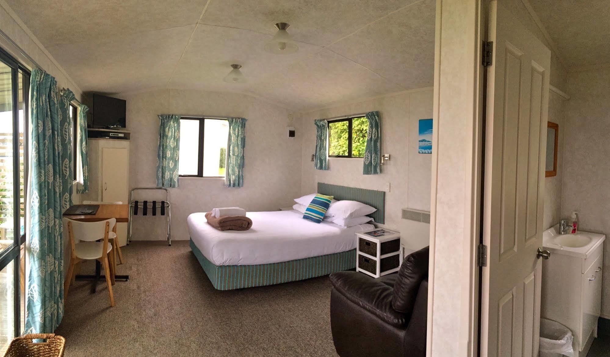 Oakura Beach Holiday Park Exterior foto