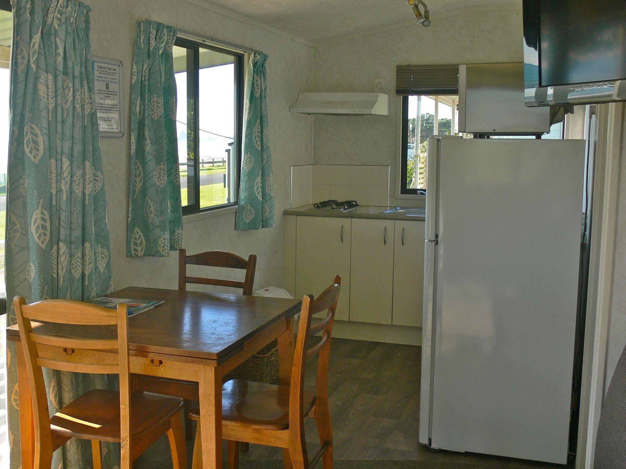 Oakura Beach Holiday Park Exterior foto